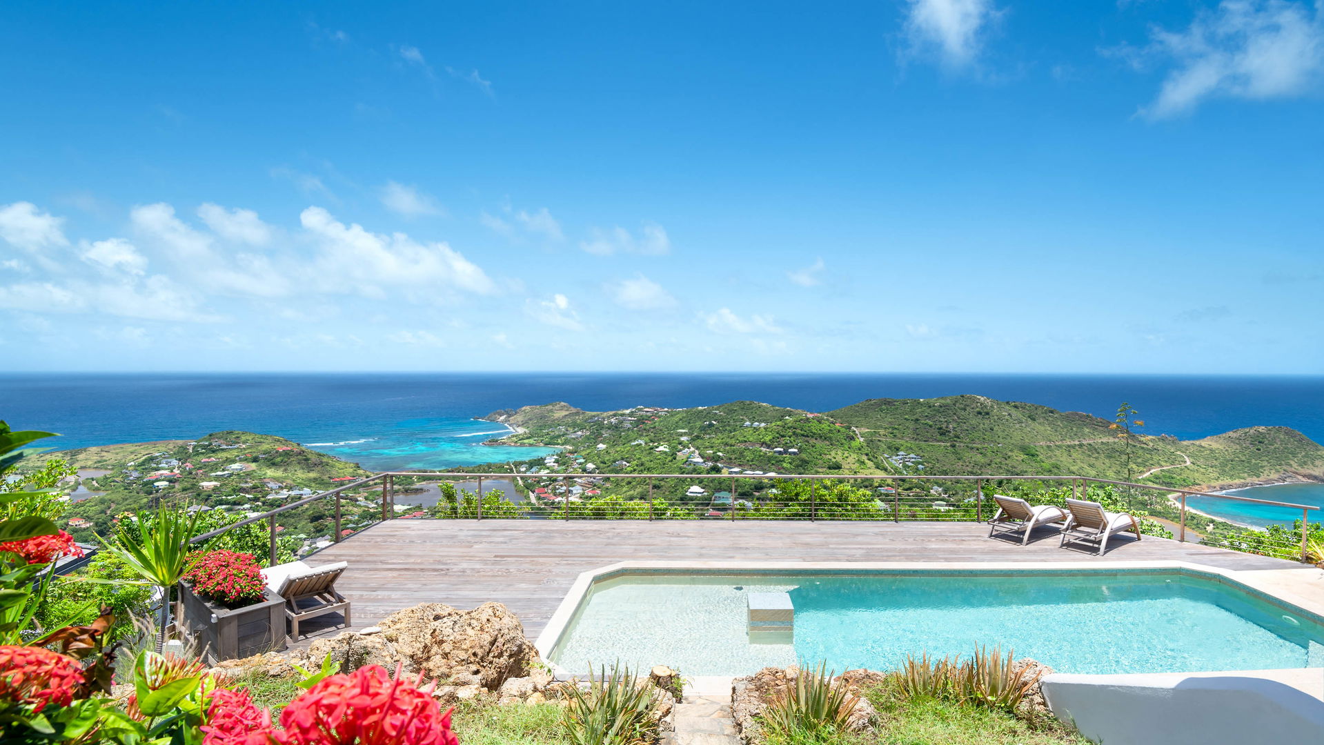 POOL & TERRACE