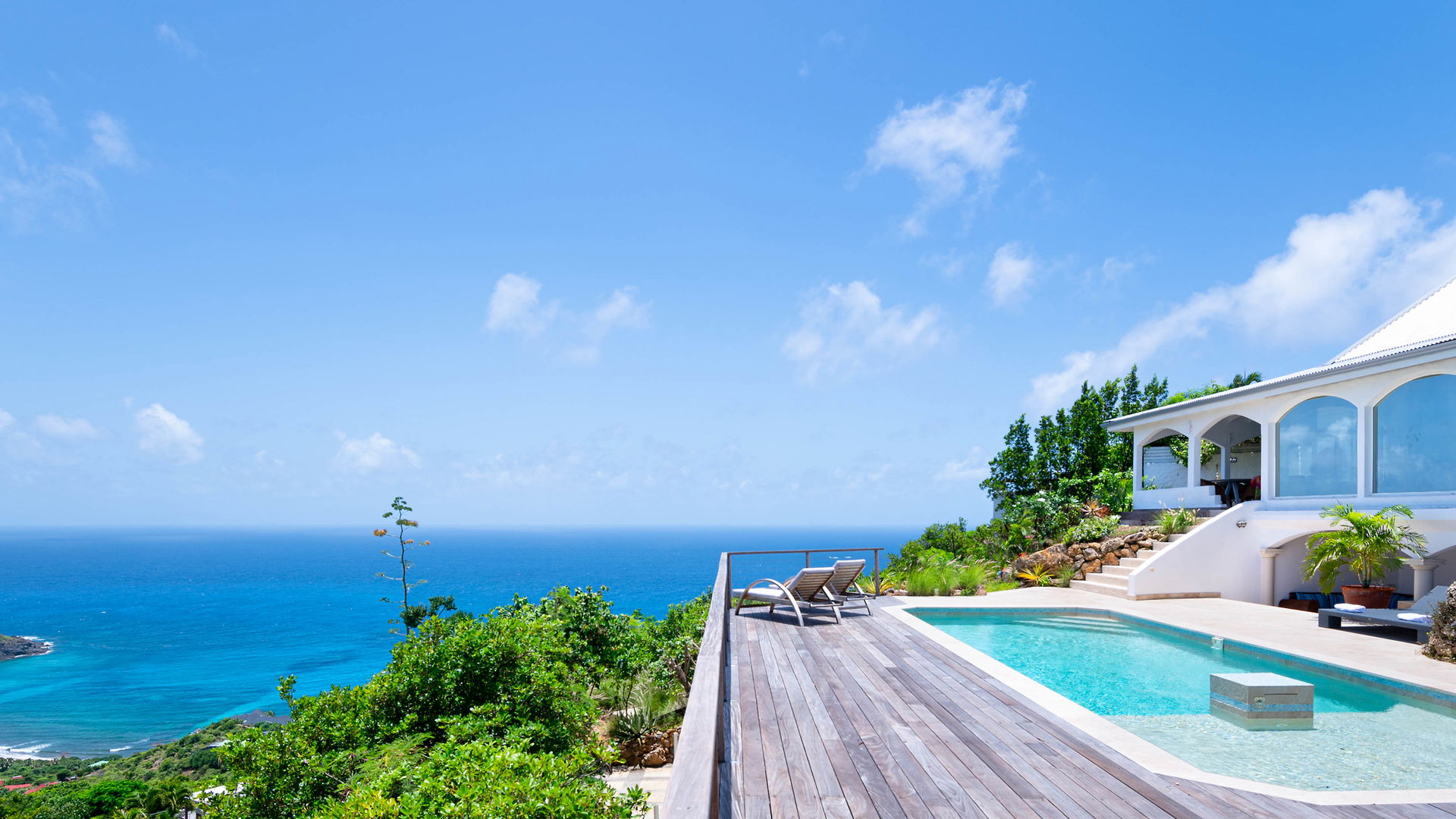 POOL & TERRACE
