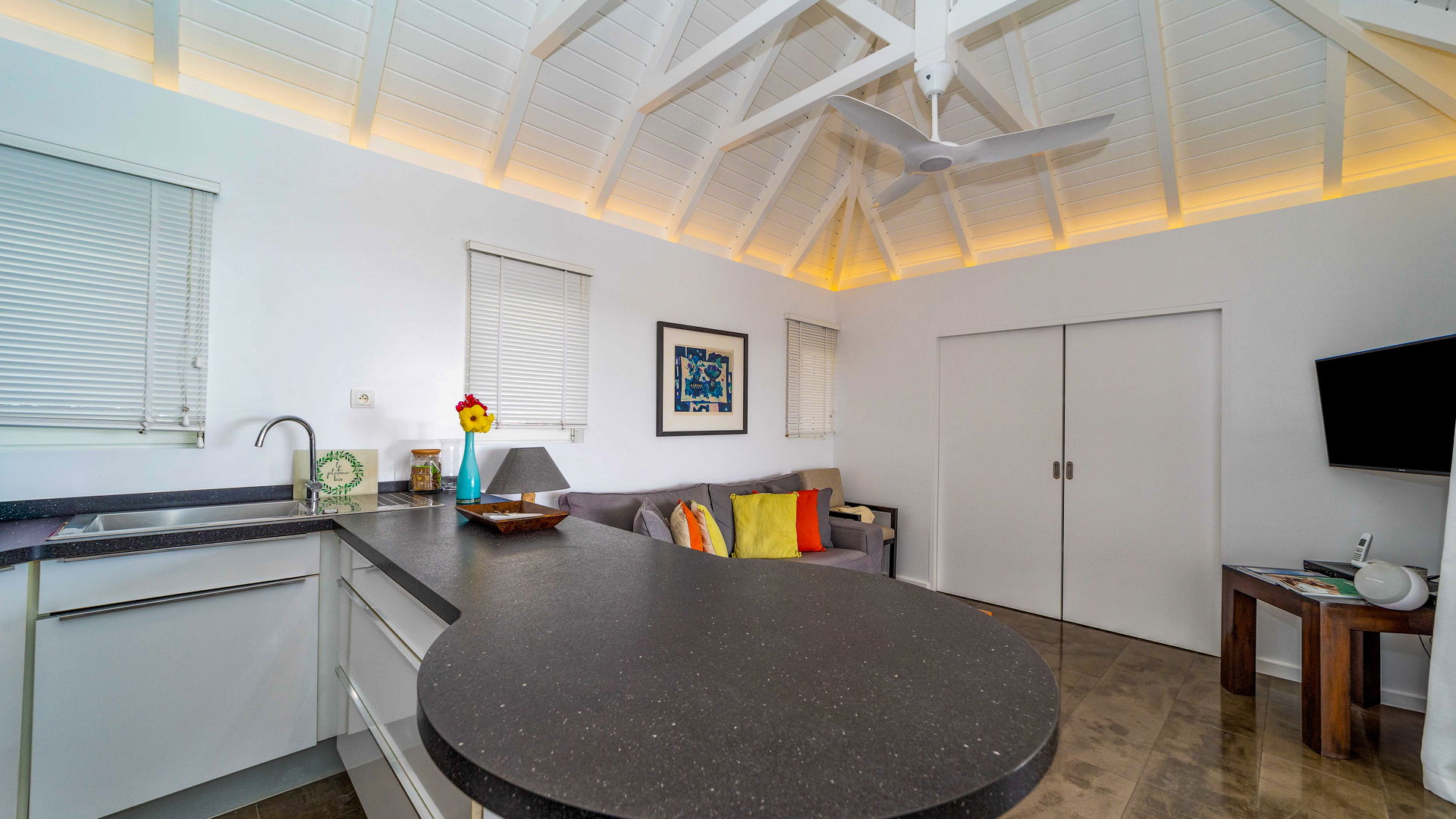 KITCHEN & DINING AREA