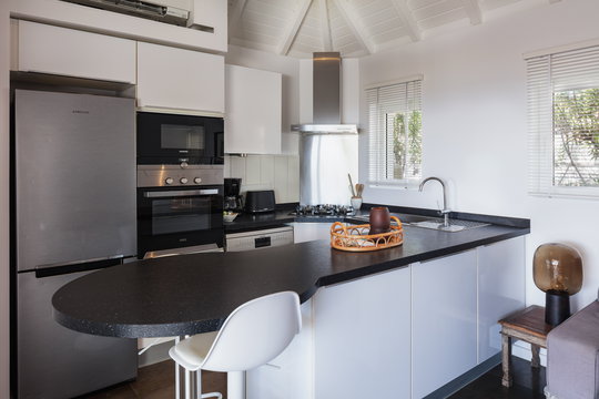 VILLA ALPHANE KITCHEN & DINING AREA 5