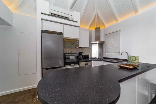 VILLA ALPHANE KITCHEN & DINING AREA 6