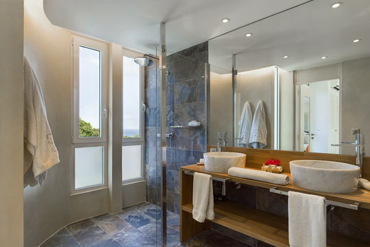 VILLA ARROW MARINE BEDROOM3 8