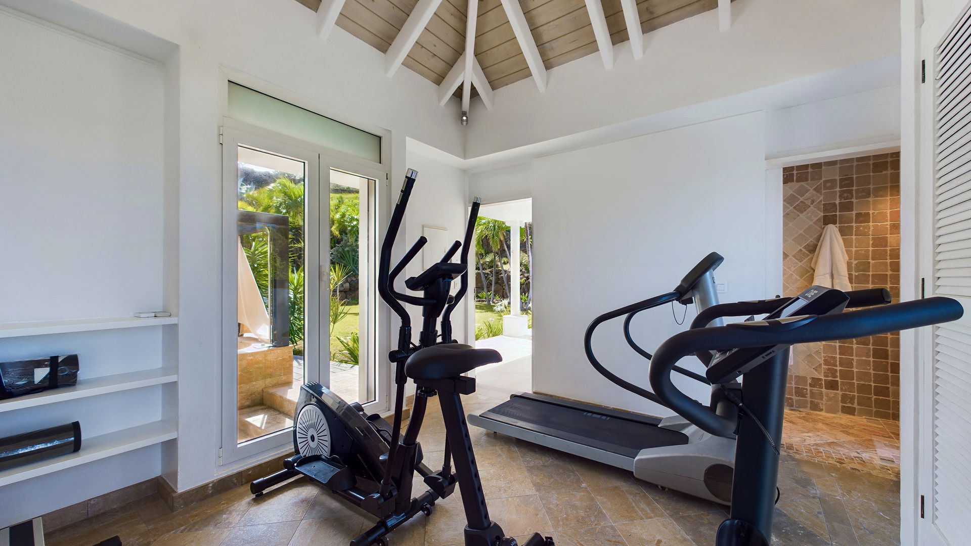 FITNESS ROOM
