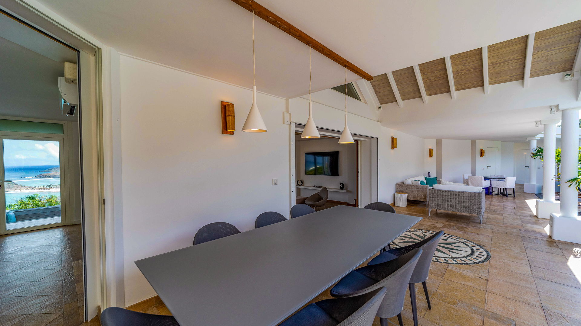 KITCHEN & DINING AREA
