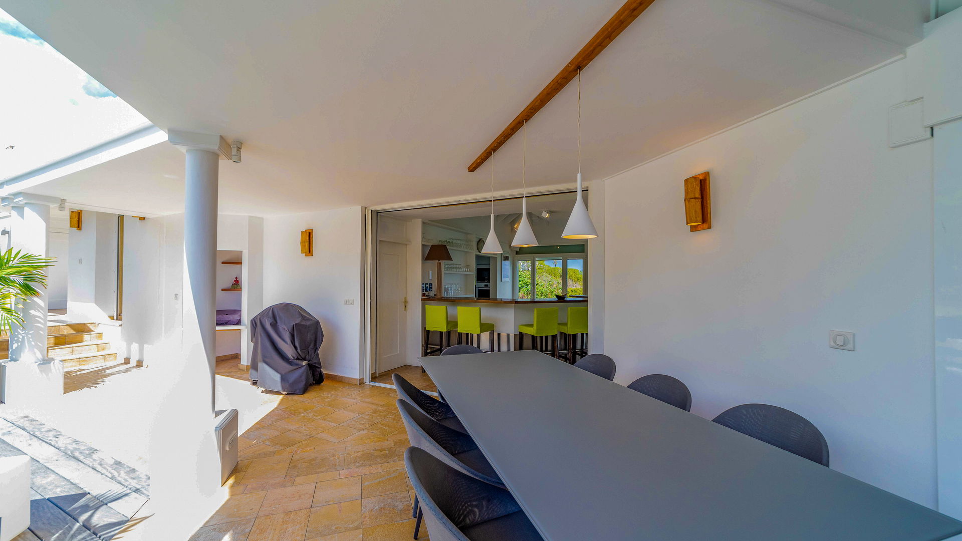 KITCHEN & DINING AREA
