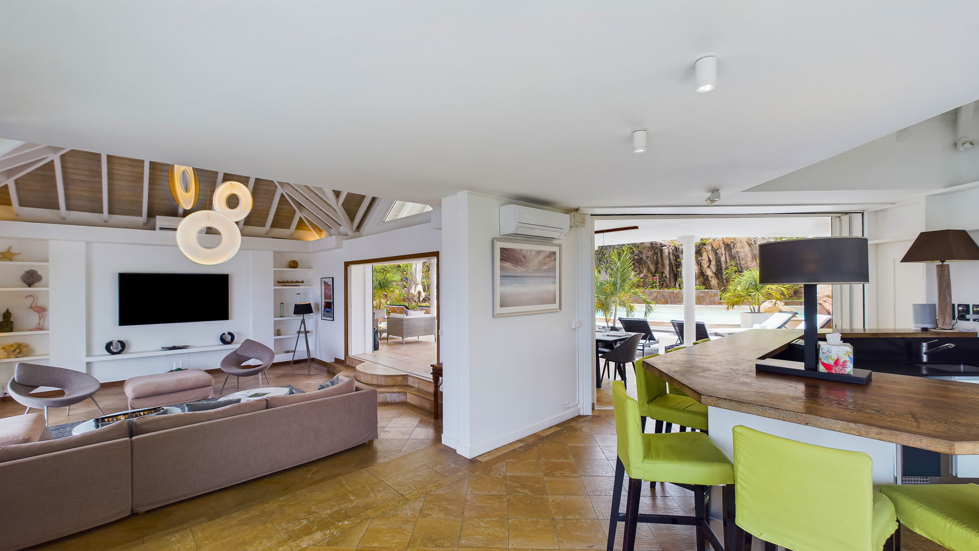 KITCHEN & DINING AREA
