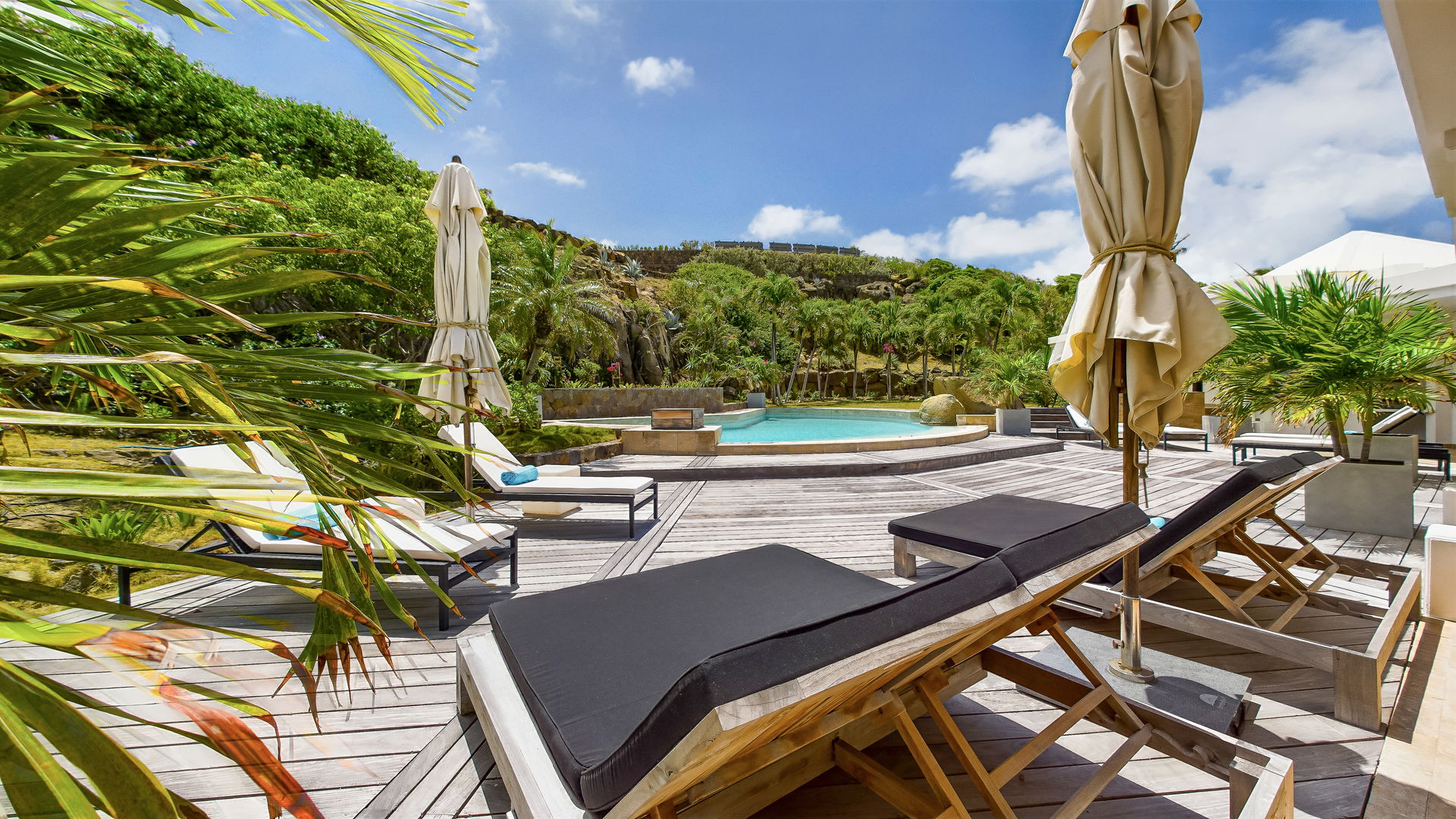 POOL & TERRACE