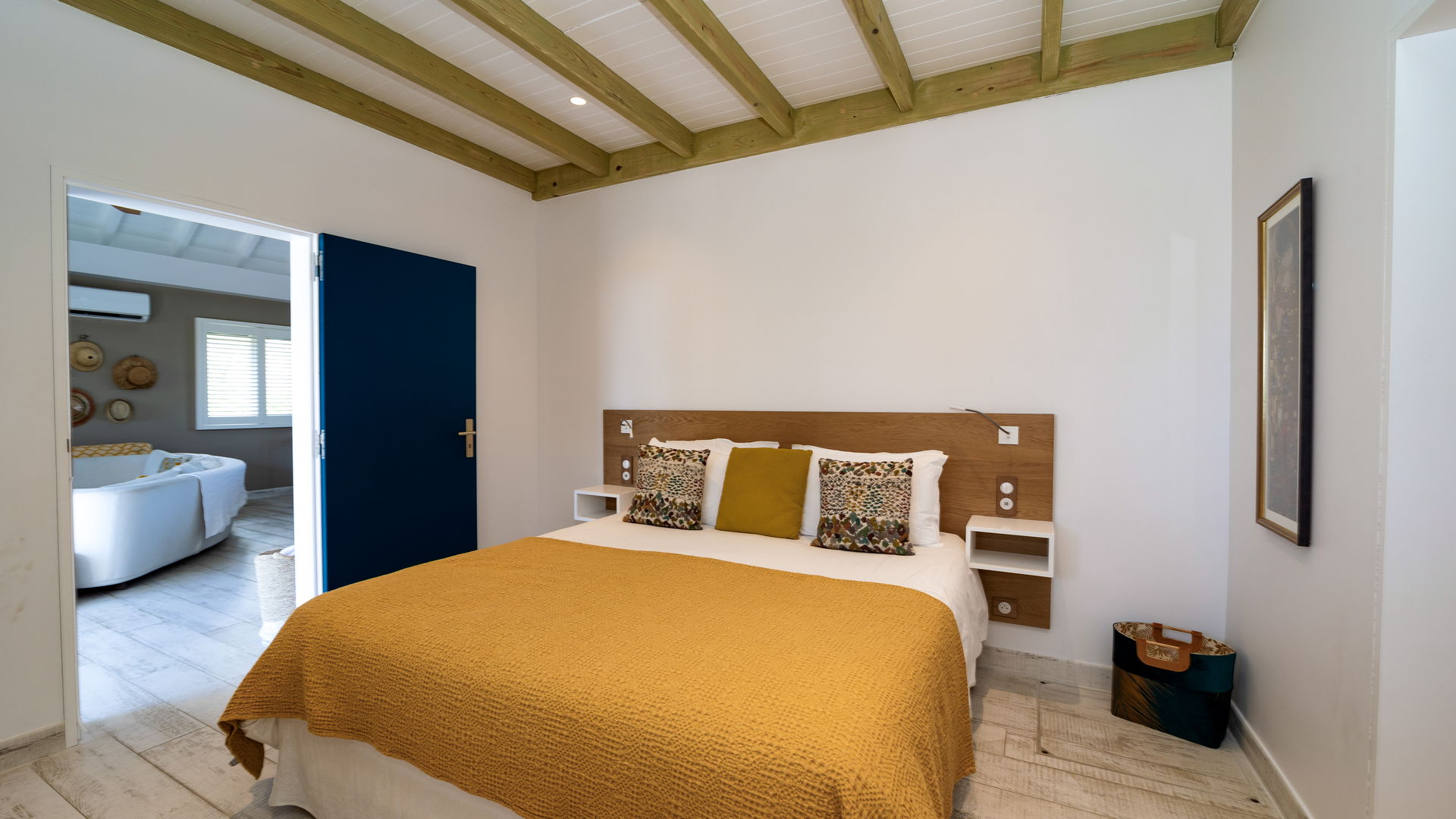 BEDROOM 2