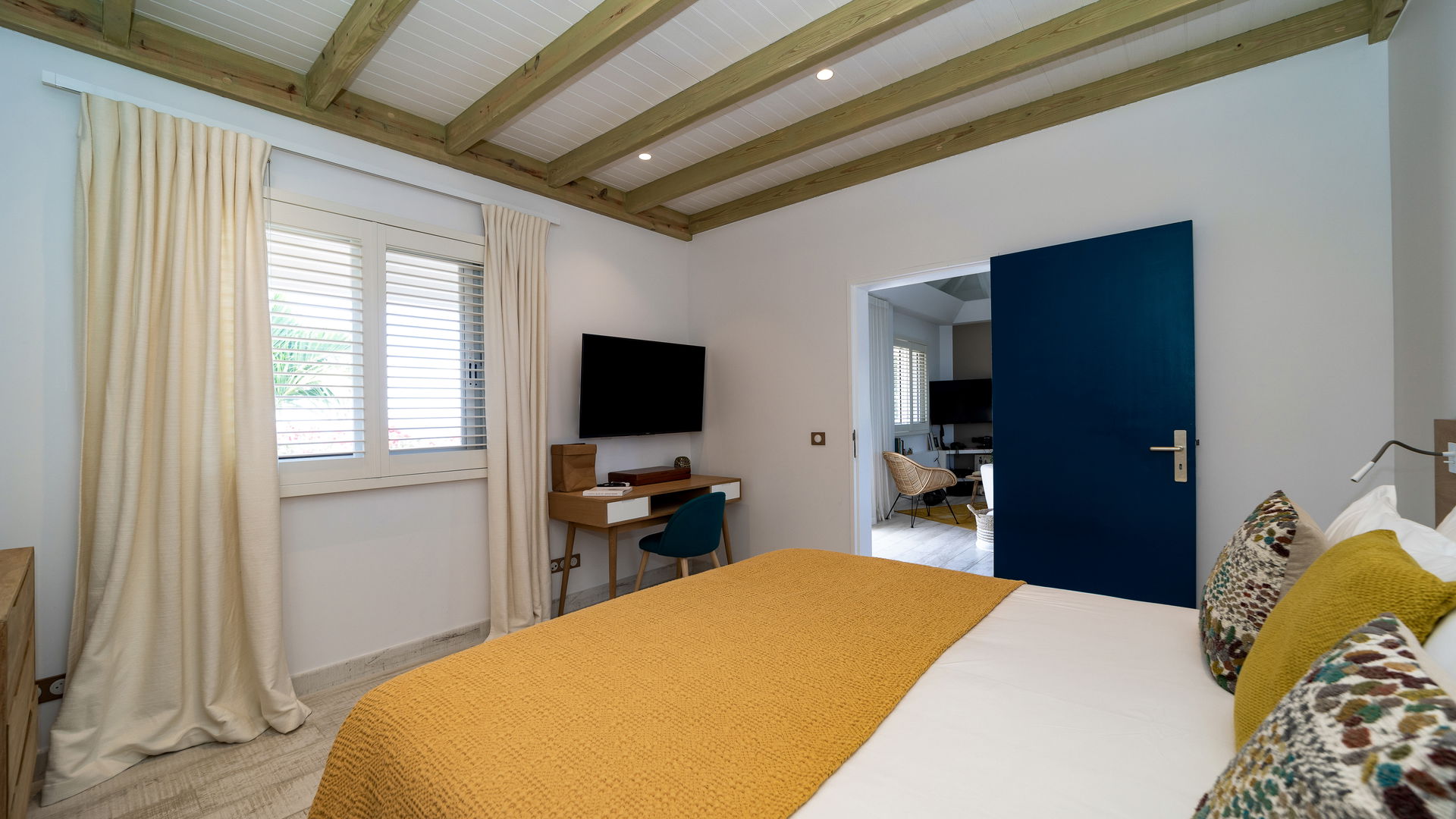 BEDROOM 2