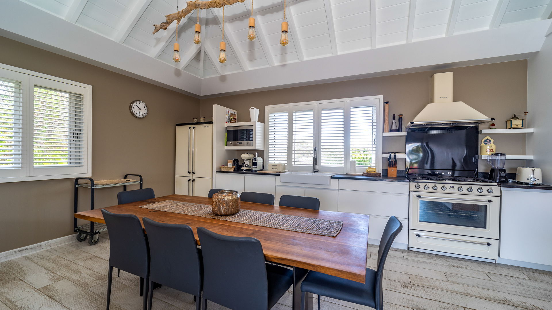 KITCHEN & DINING AREA