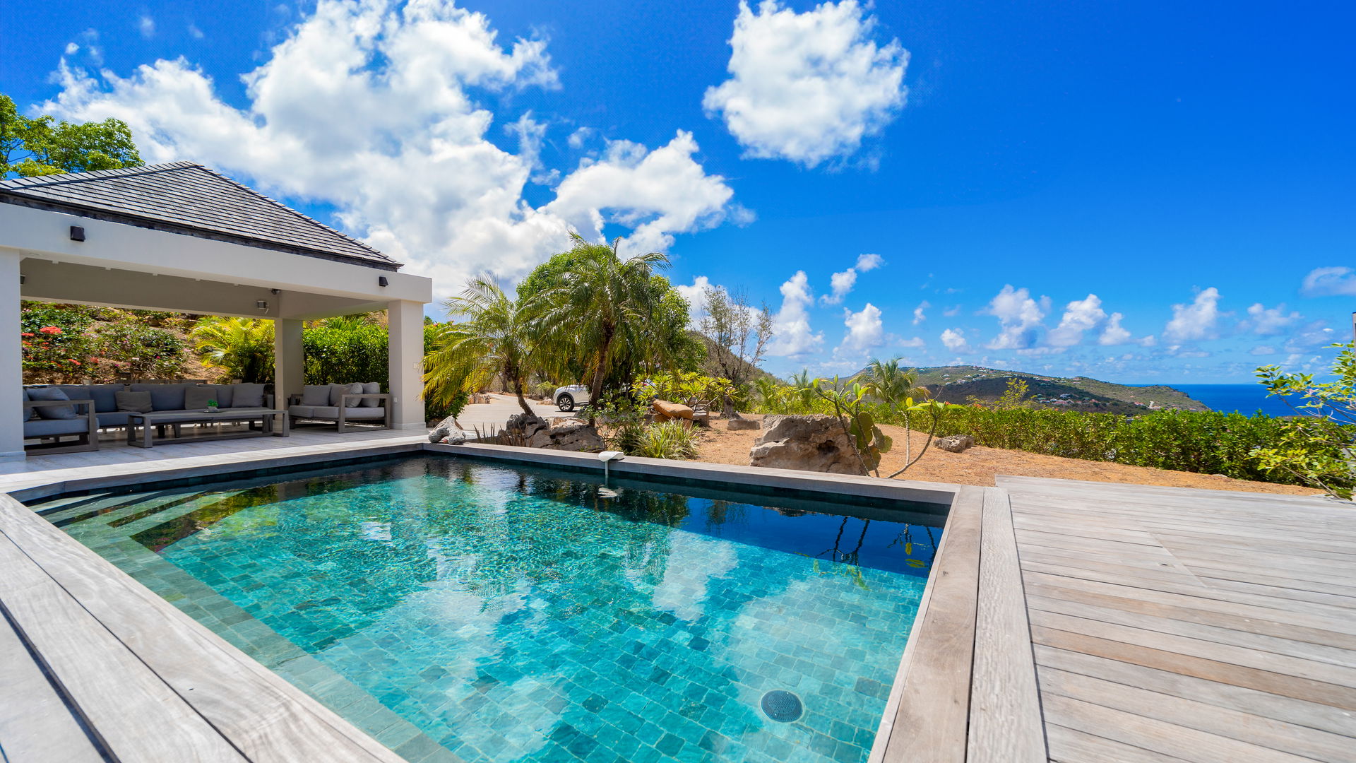 POOL & TERRACE