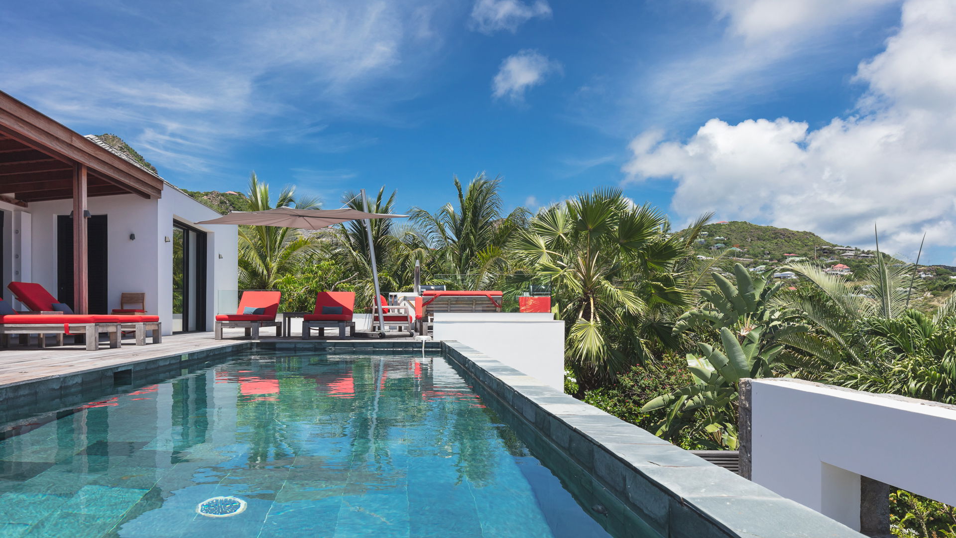 POOL & TERRACE