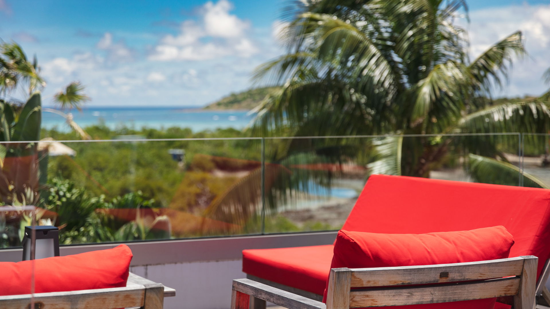 POOL & TERRACE