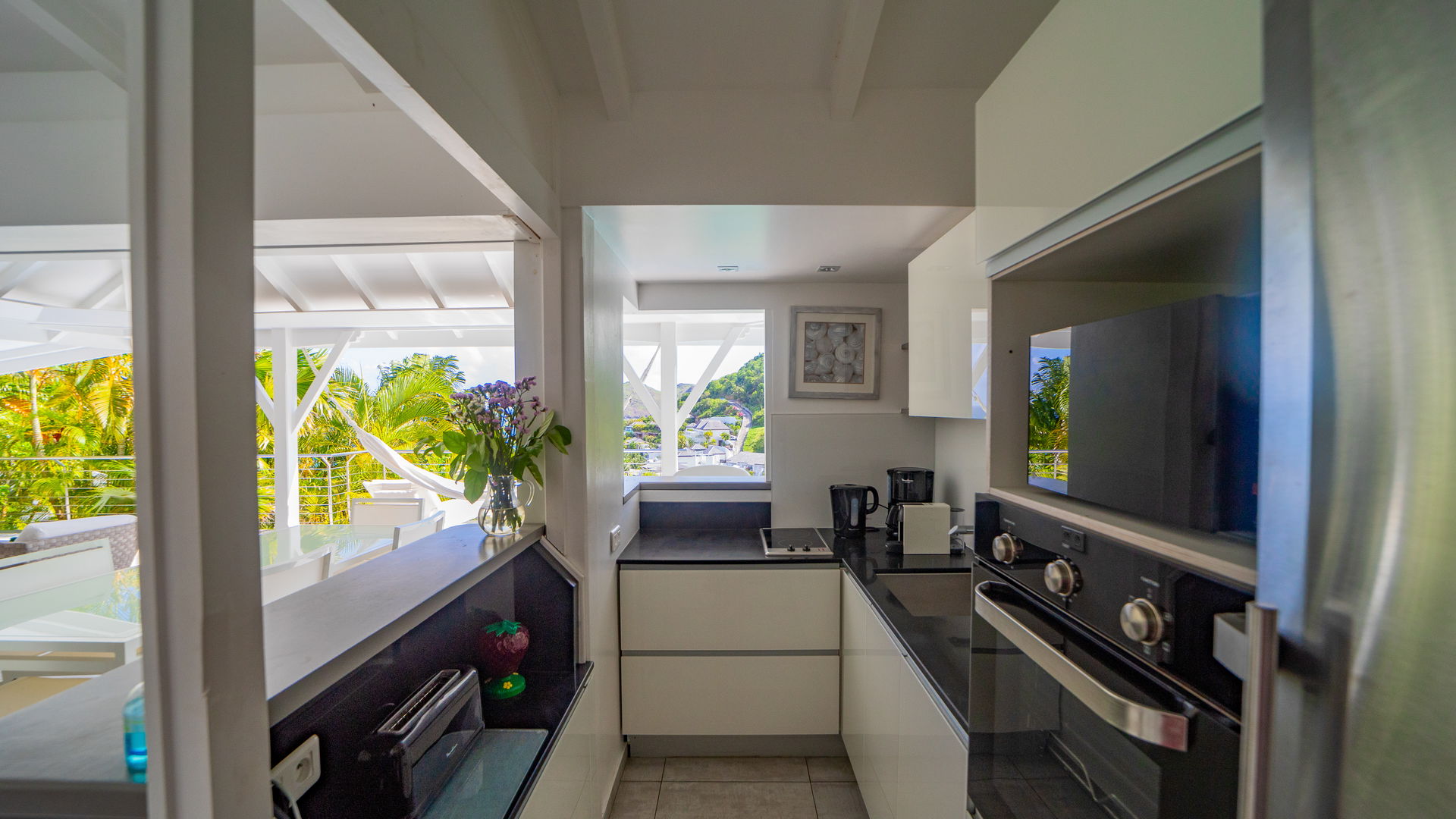 KITCHEN & DINING AREA