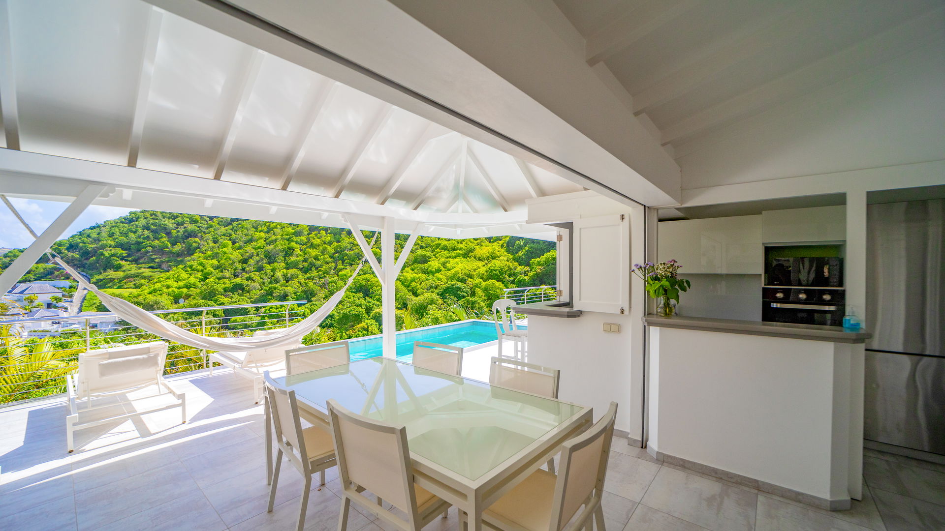 KITCHEN & DINING AREA