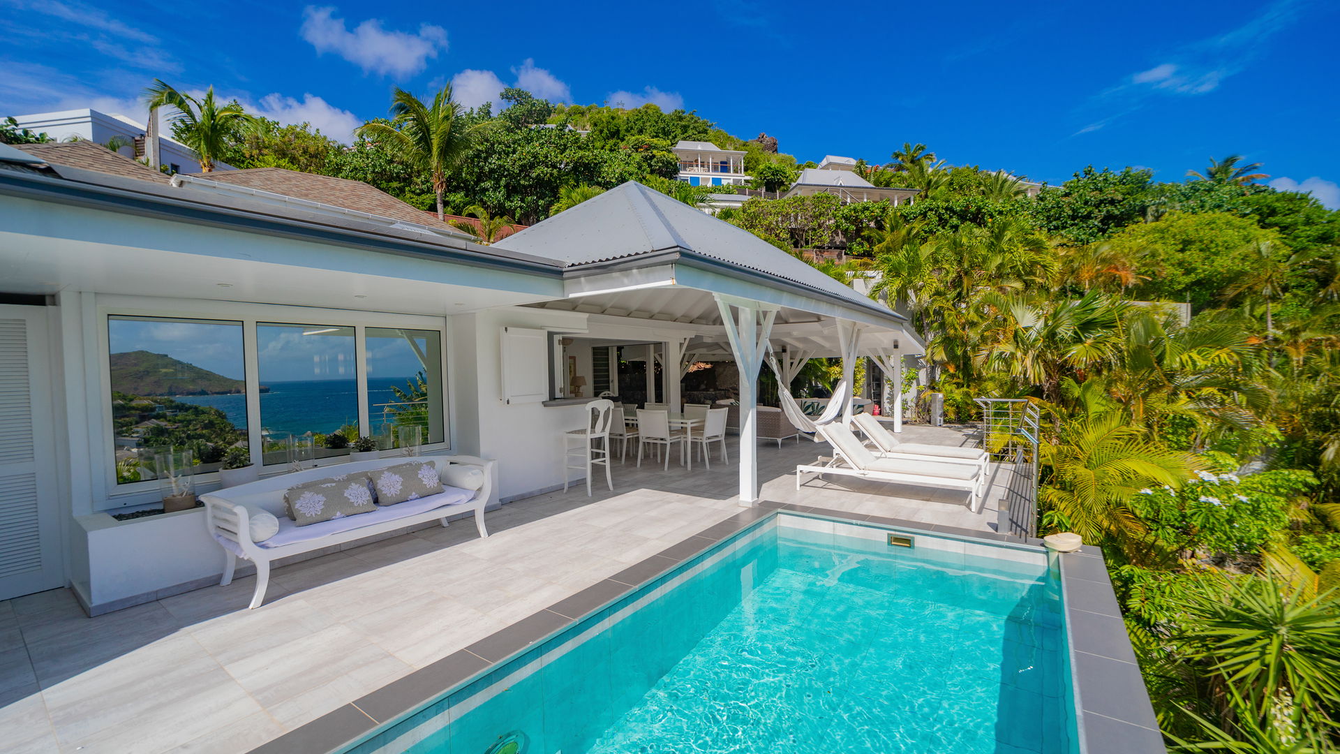 POOL & TERRACE