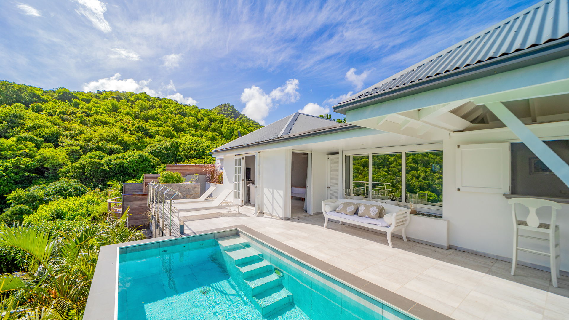 POOL & TERRACE