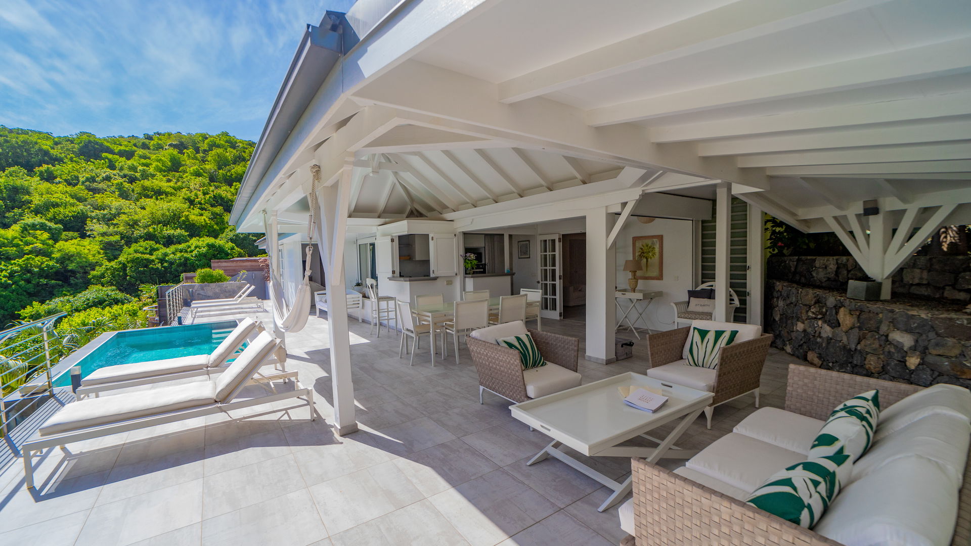 POOL & TERRACE