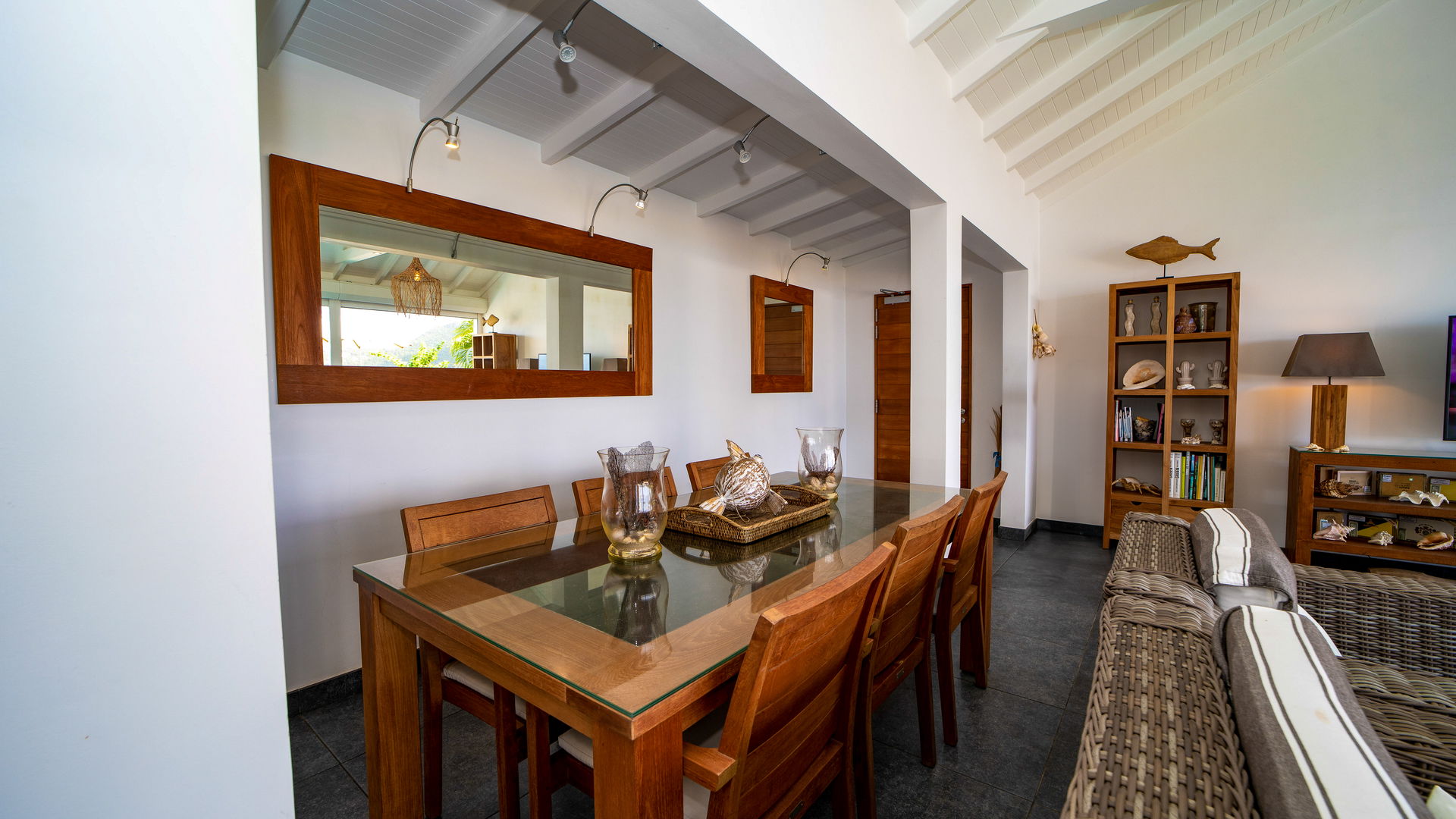LIVING & DINING AREAS