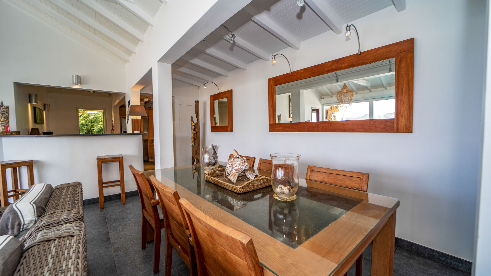 LIVING & DINING AREAS