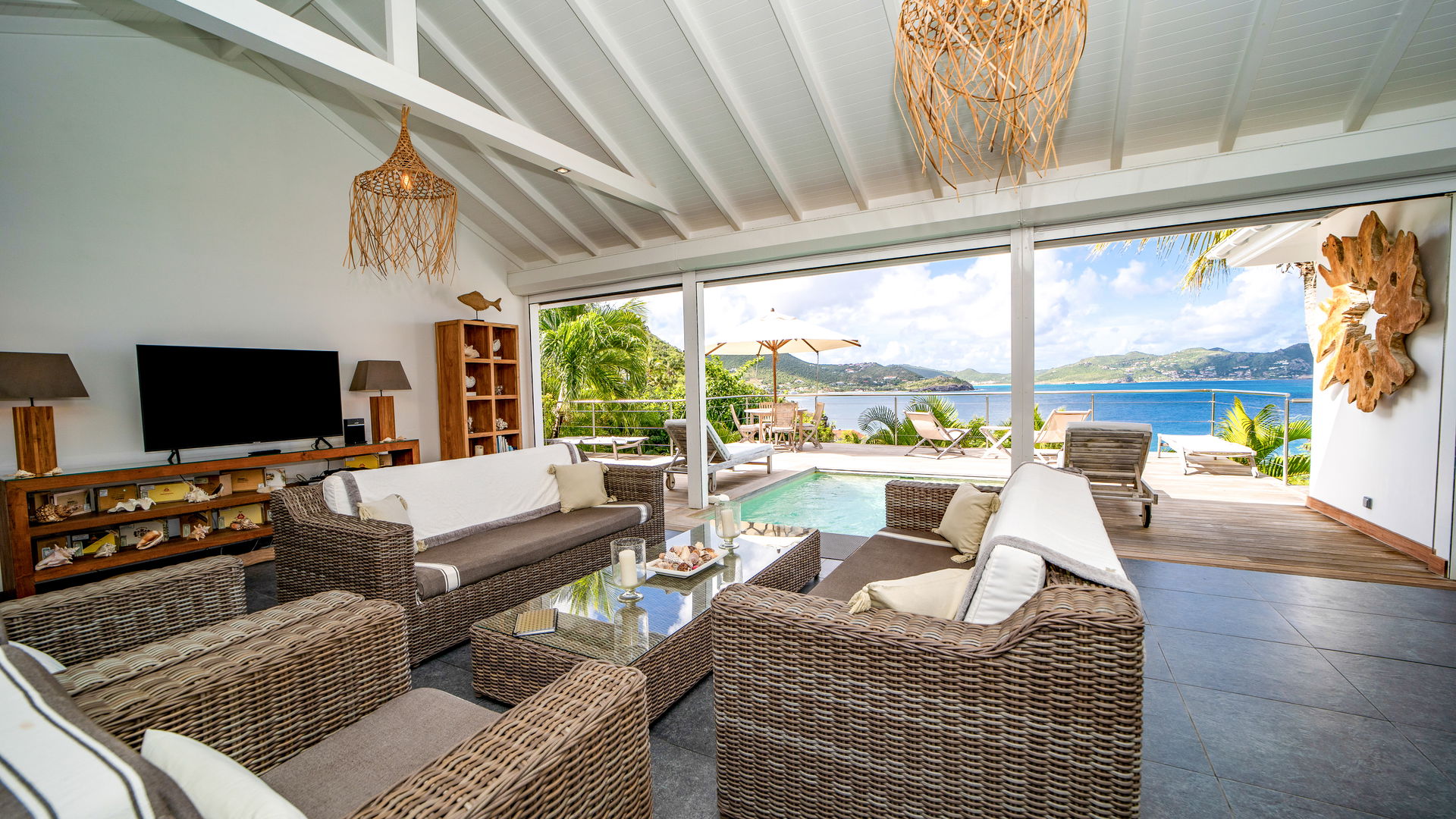 LIVING & DINING AREAS