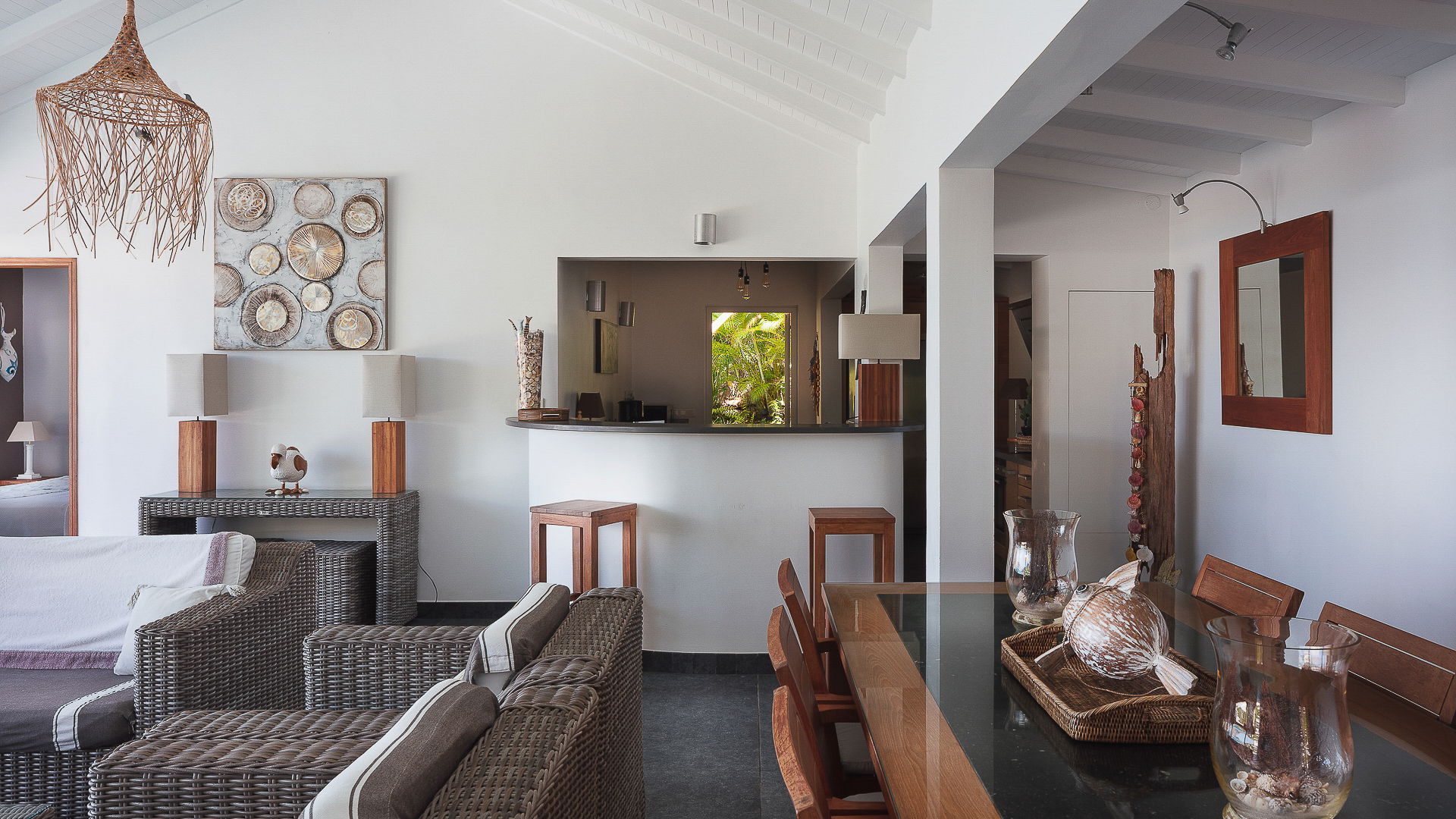 LIVING & DINING AREAS
