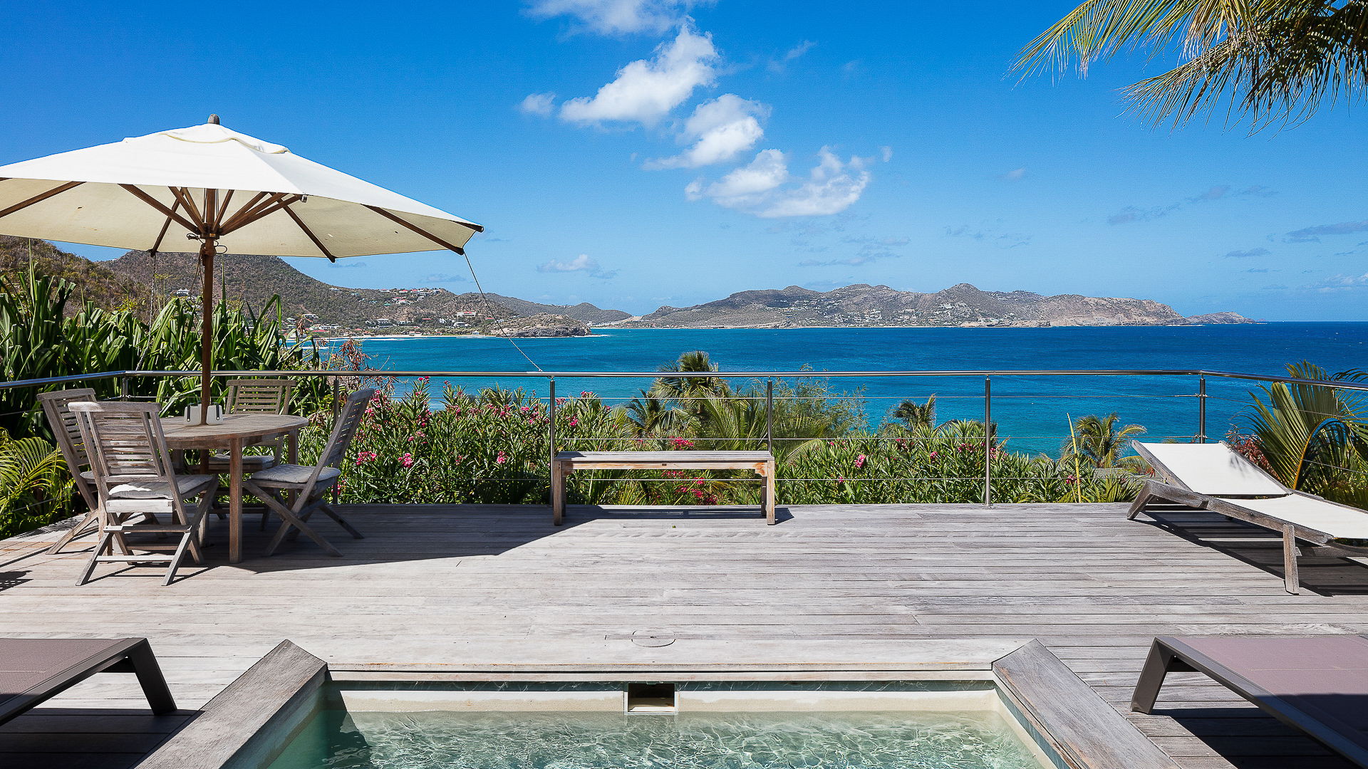 POOL & TERRACE