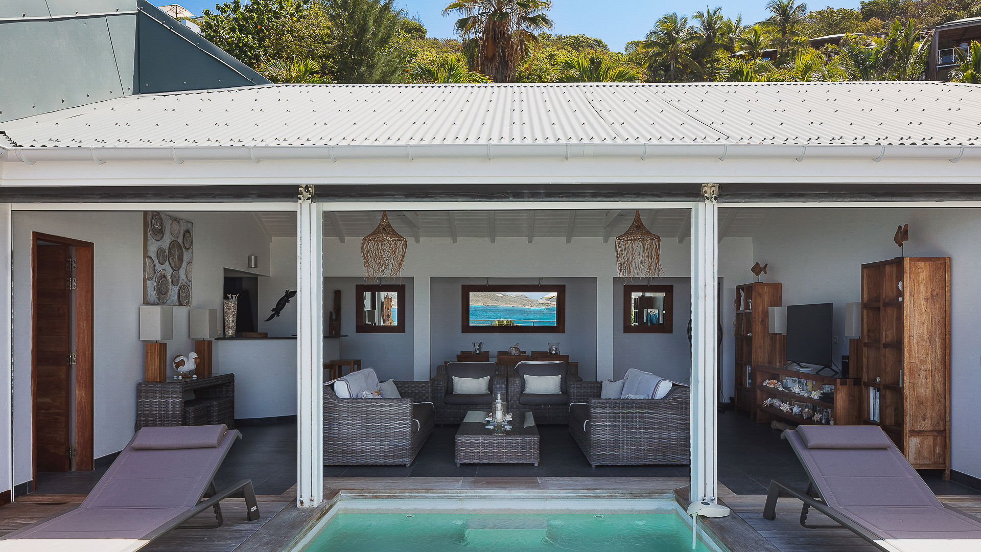 POOL & TERRACE