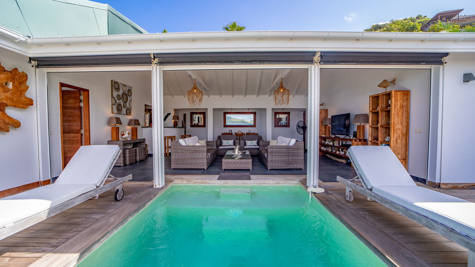 POOL & TERRACE