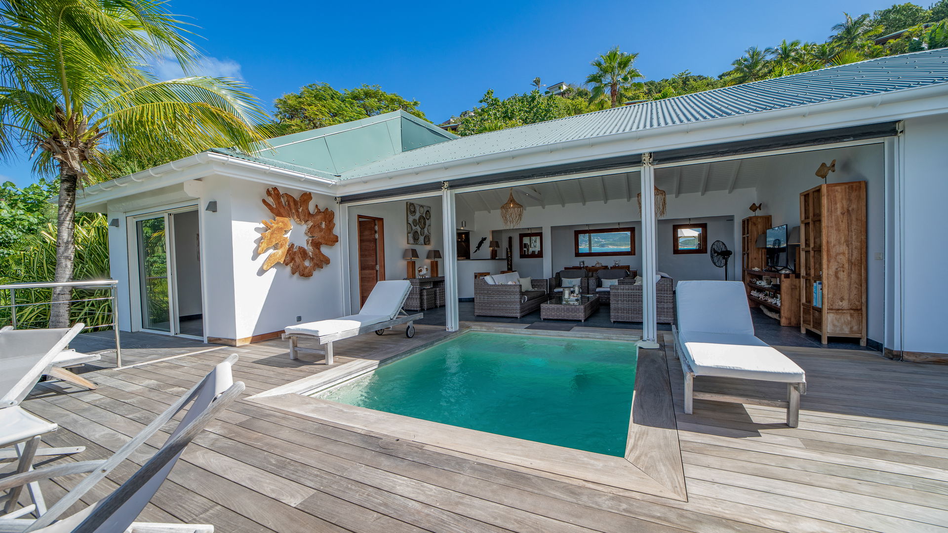 POOL & TERRACE