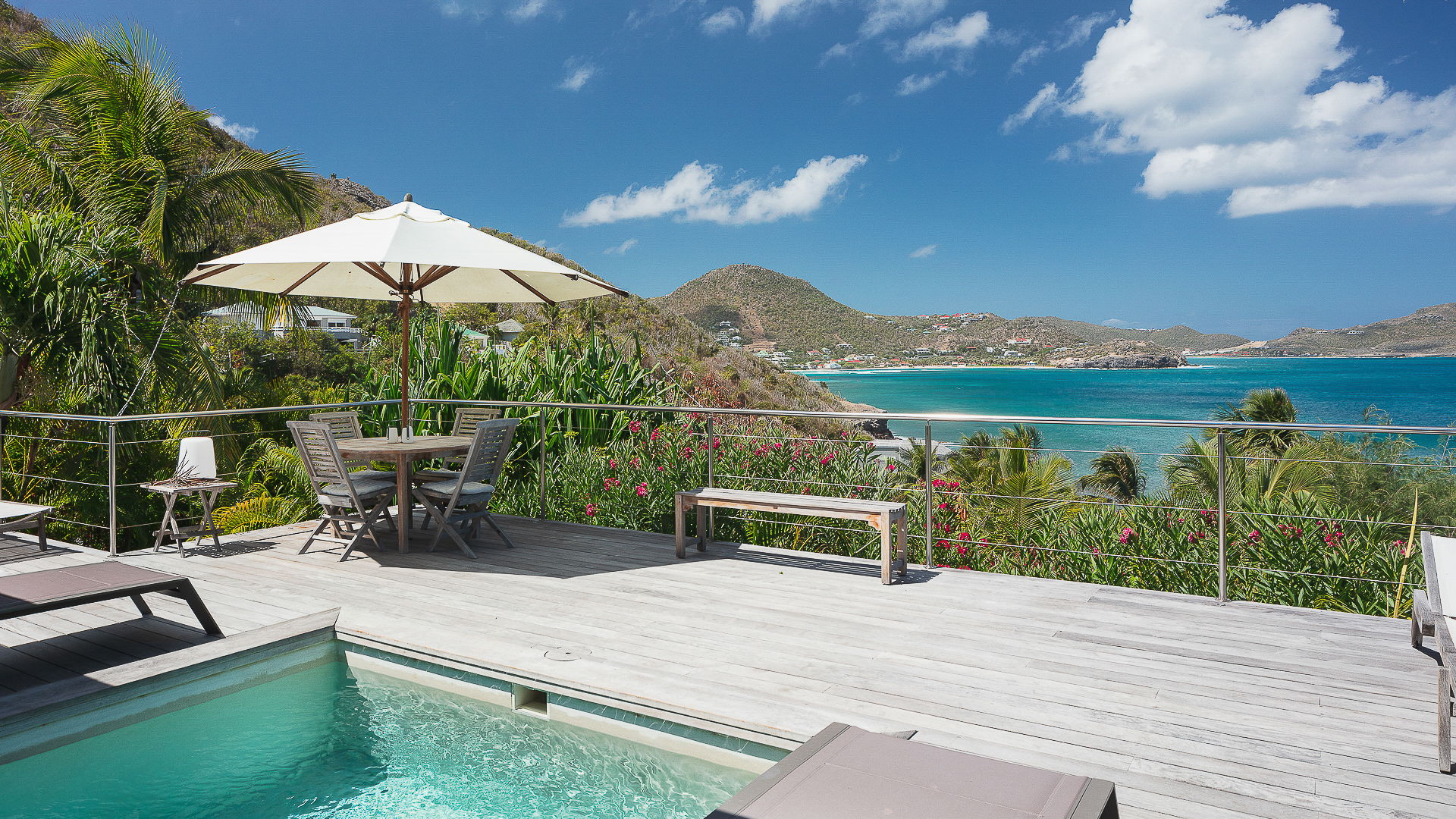 POOL & TERRACE