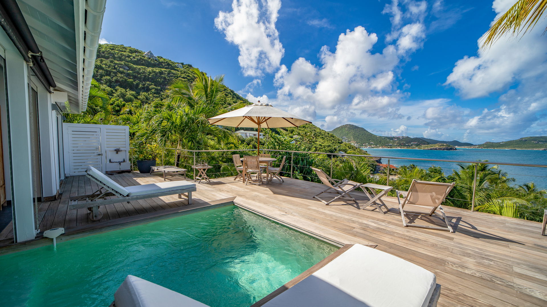POOL & TERRACE