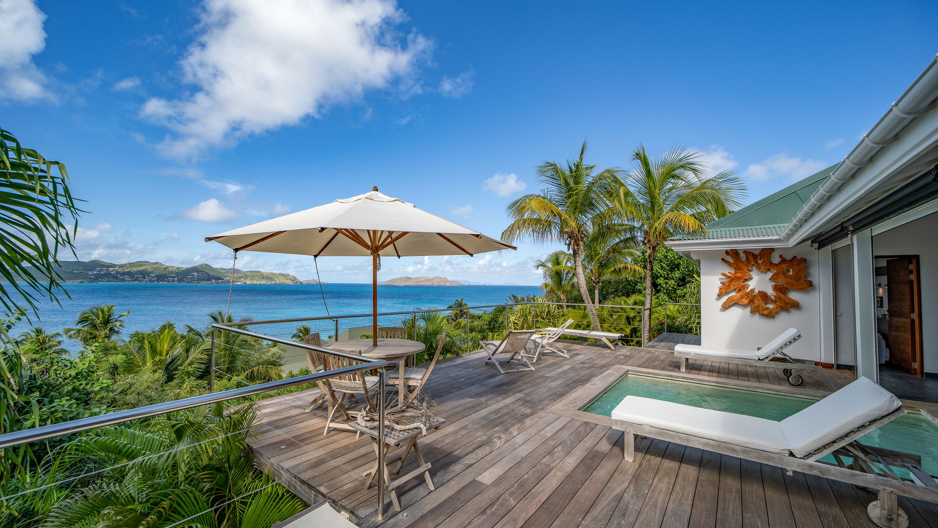 POOL & TERRACE