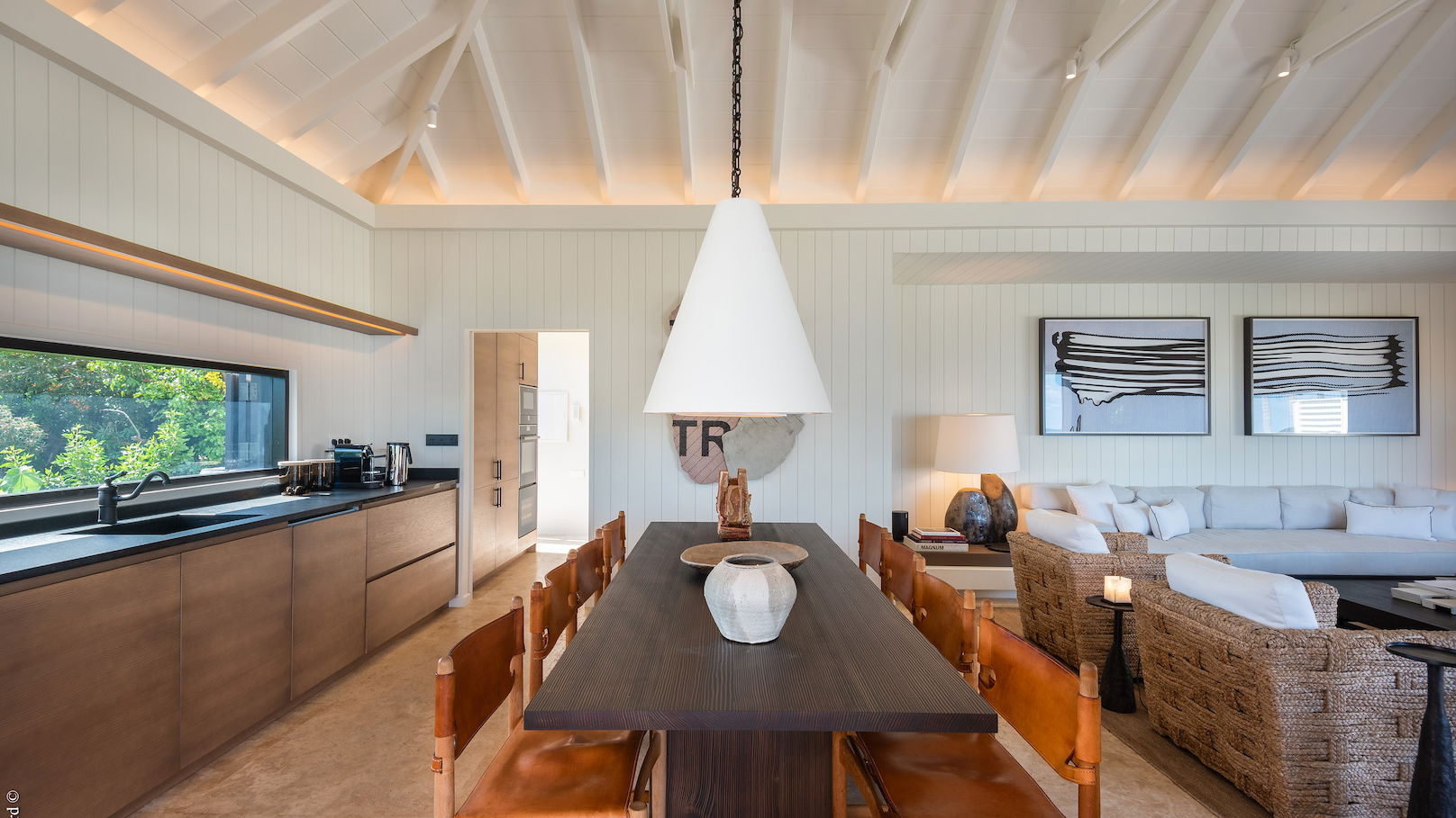 KITCHEN & DINING AREA