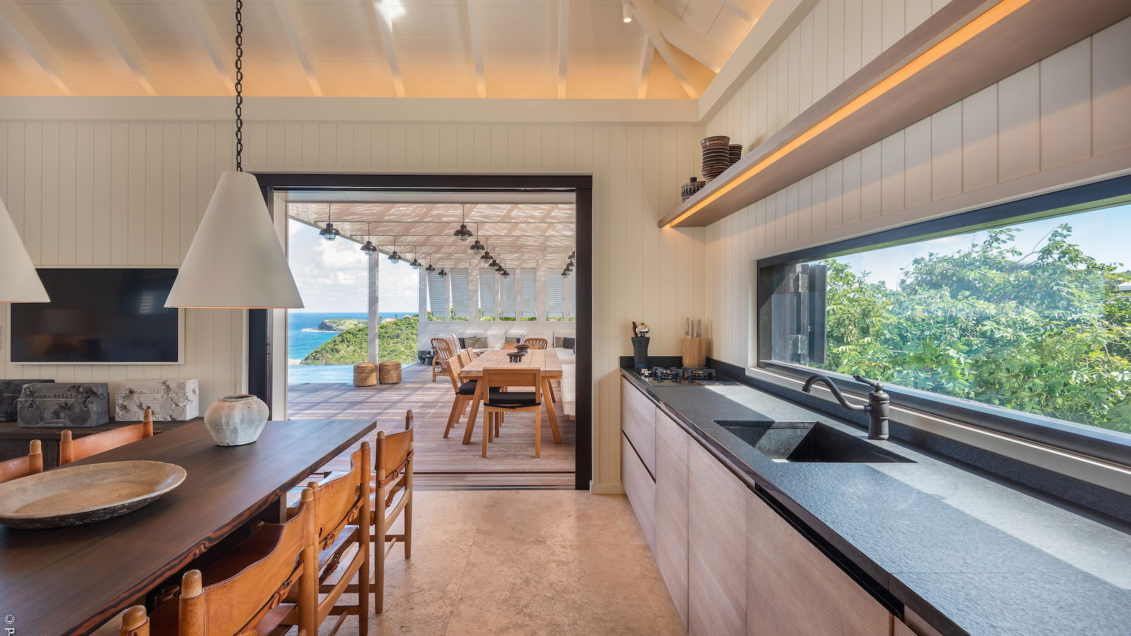 KITCHEN & DINING AREA
