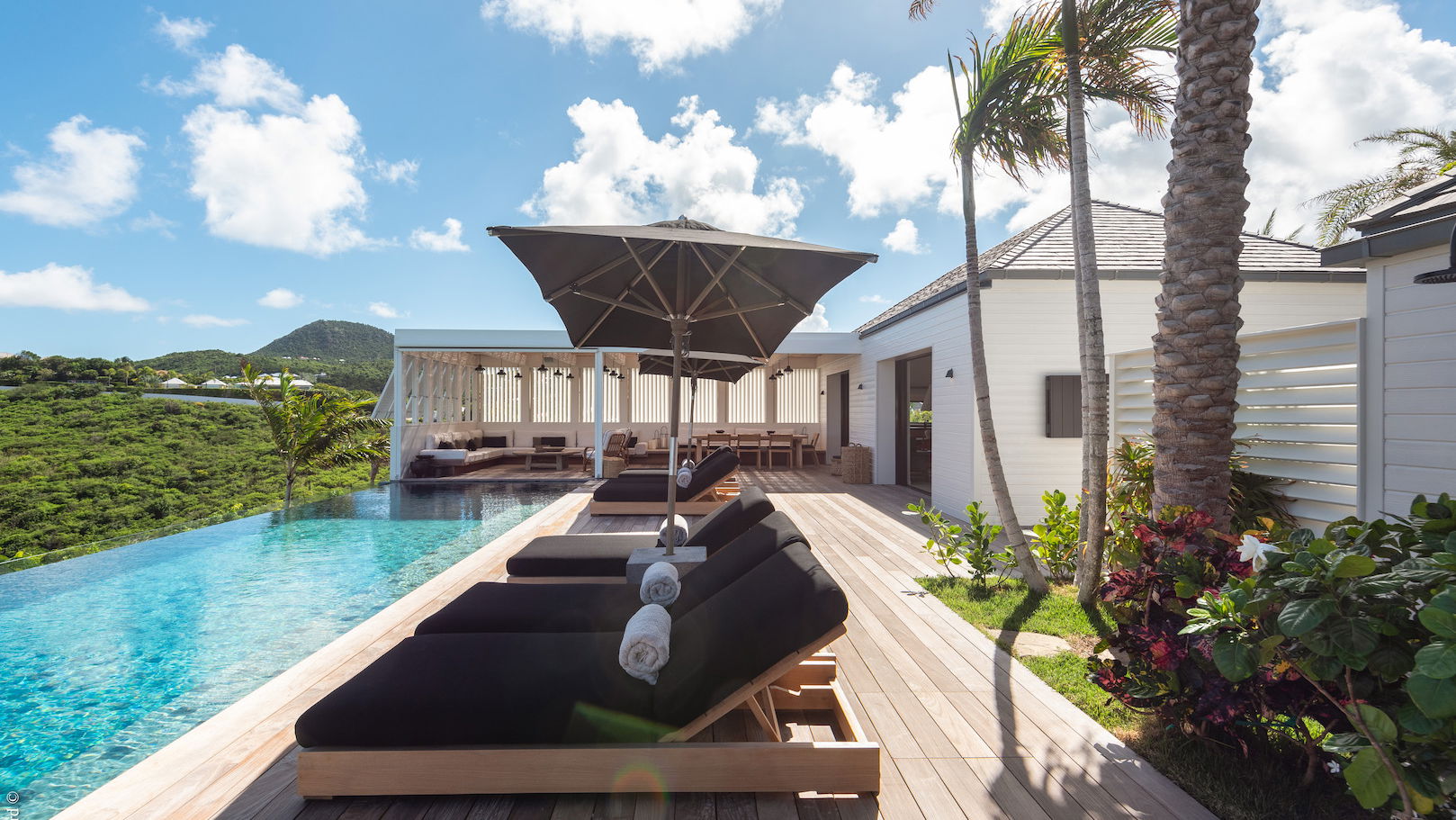 POOL & TERRACE