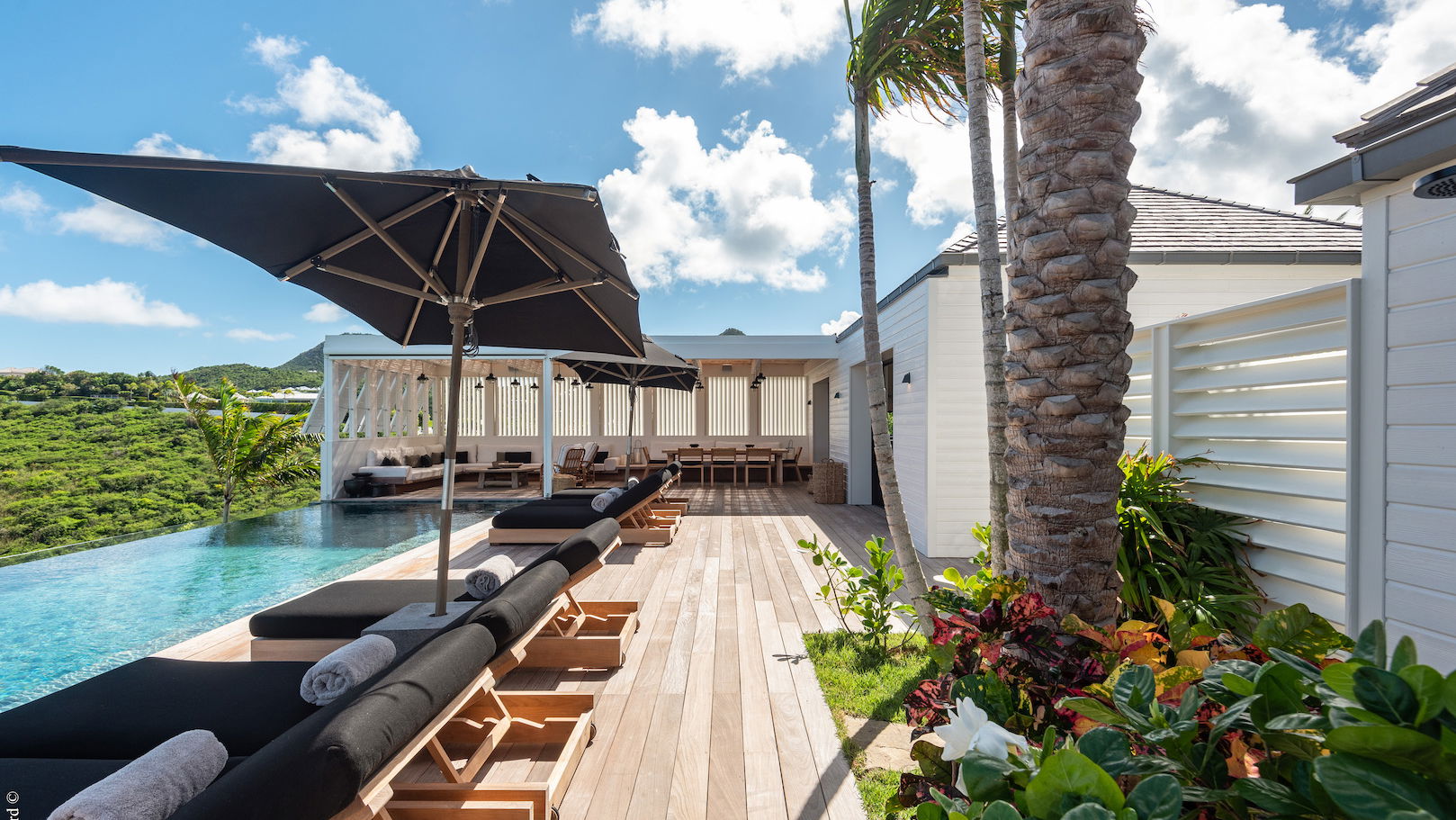 POOL & TERRACE