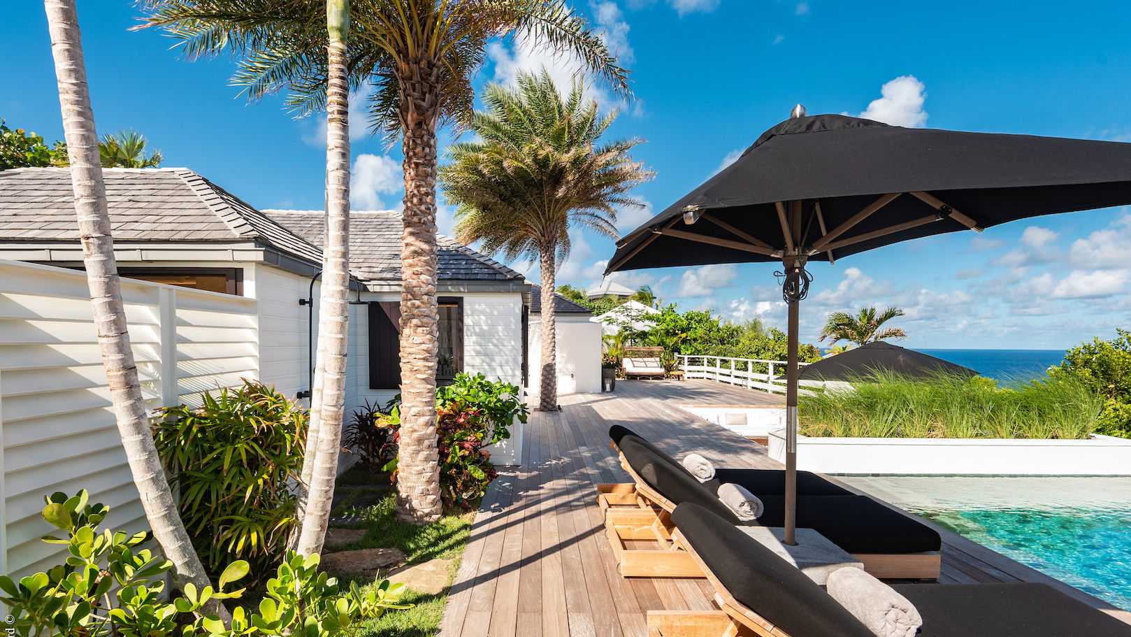 POOL & TERRACE