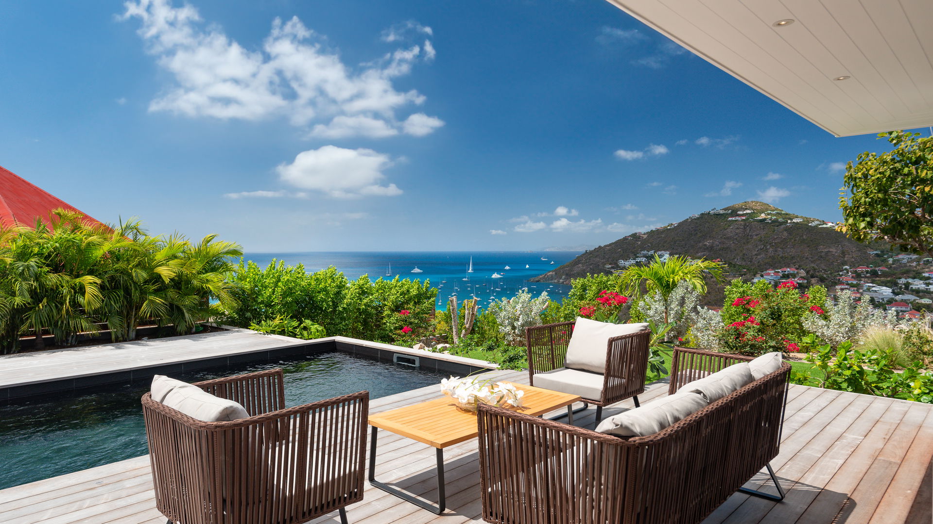 POOL & TERRACE