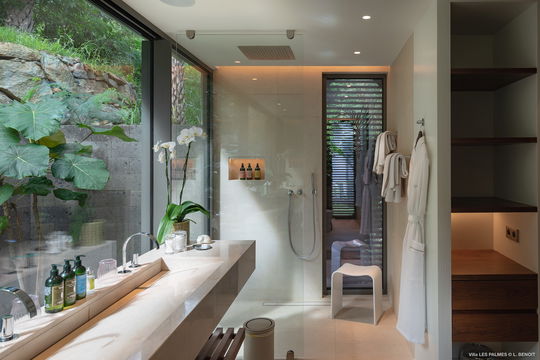 VILLA LES PALMES BEDROOM1 3