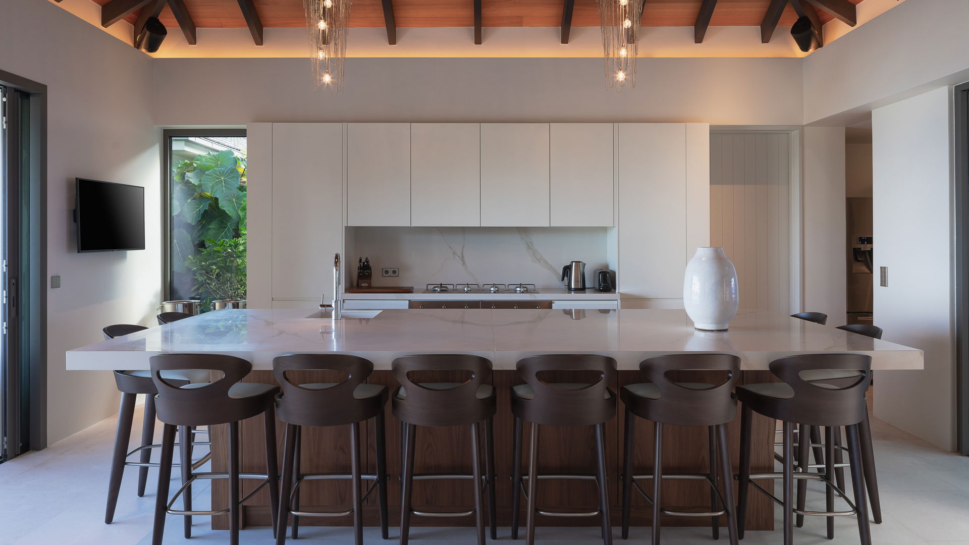 KITCHEN & DINING AREA