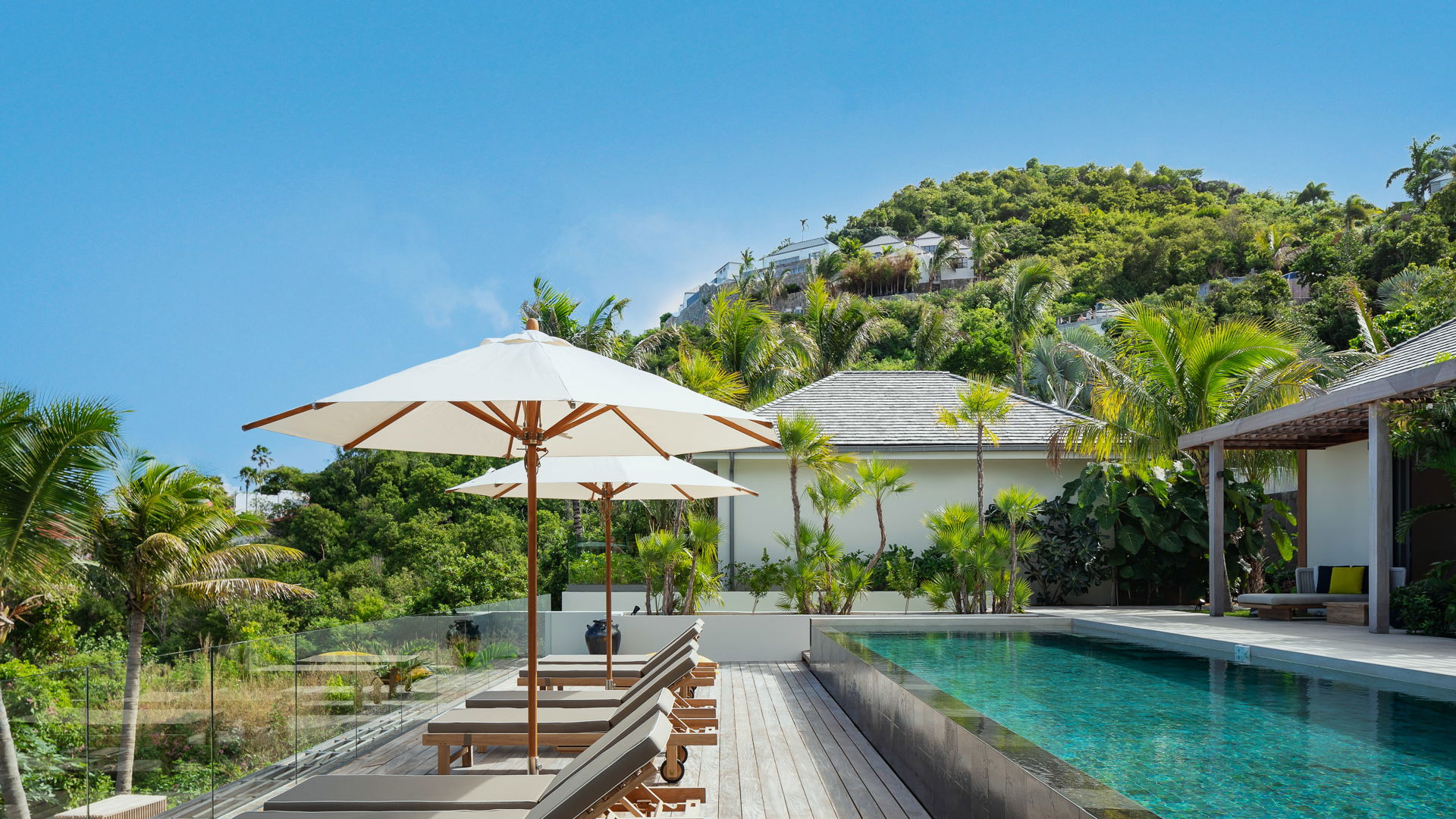 POOL & TERRACE