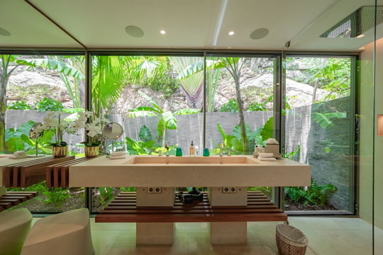 VILLA LES ROCHES BEDROOM1 11