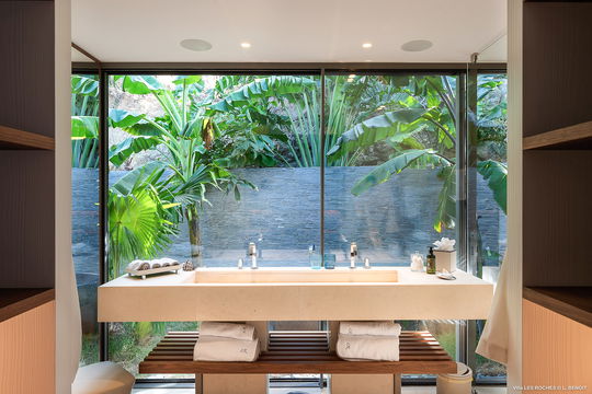 VILLA LES ROCHES BEDROOM1 5
