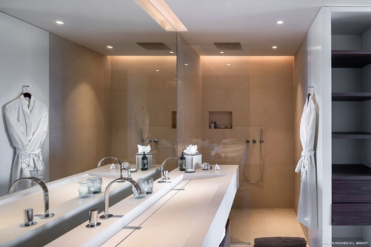 VILLA LES ROCHES BEDROOM5 3