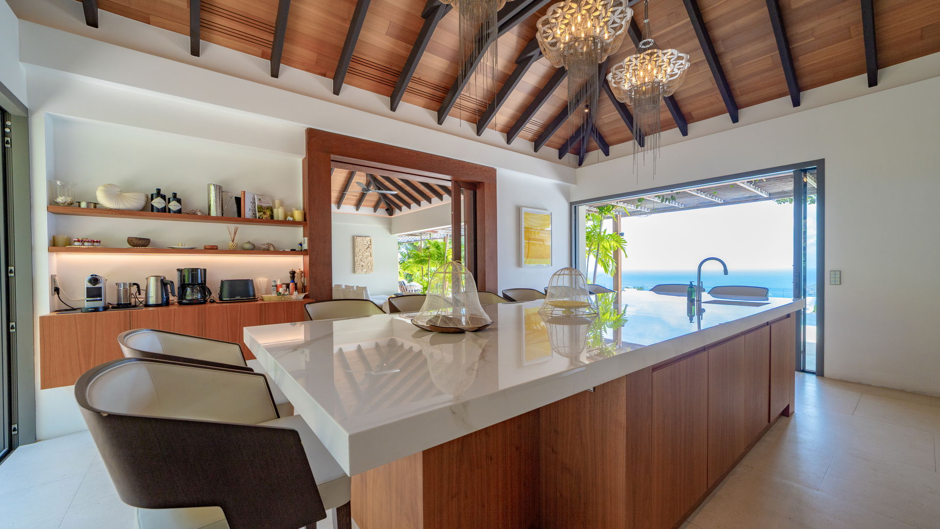 KITCHEN & DINING AREA