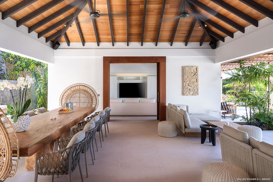 VILLA LES ROCHES KITCHEN & DINING AREA 2