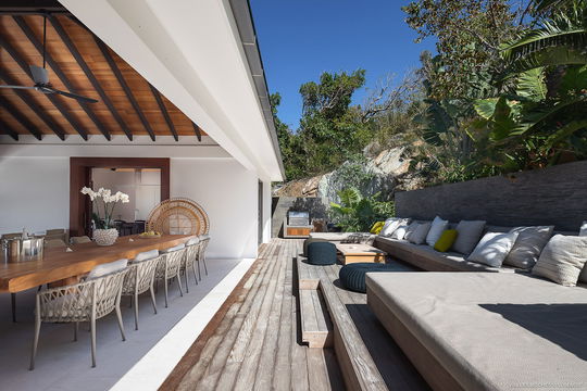 VILLA LES ROCHES KITCHEN & DINING AREA 4