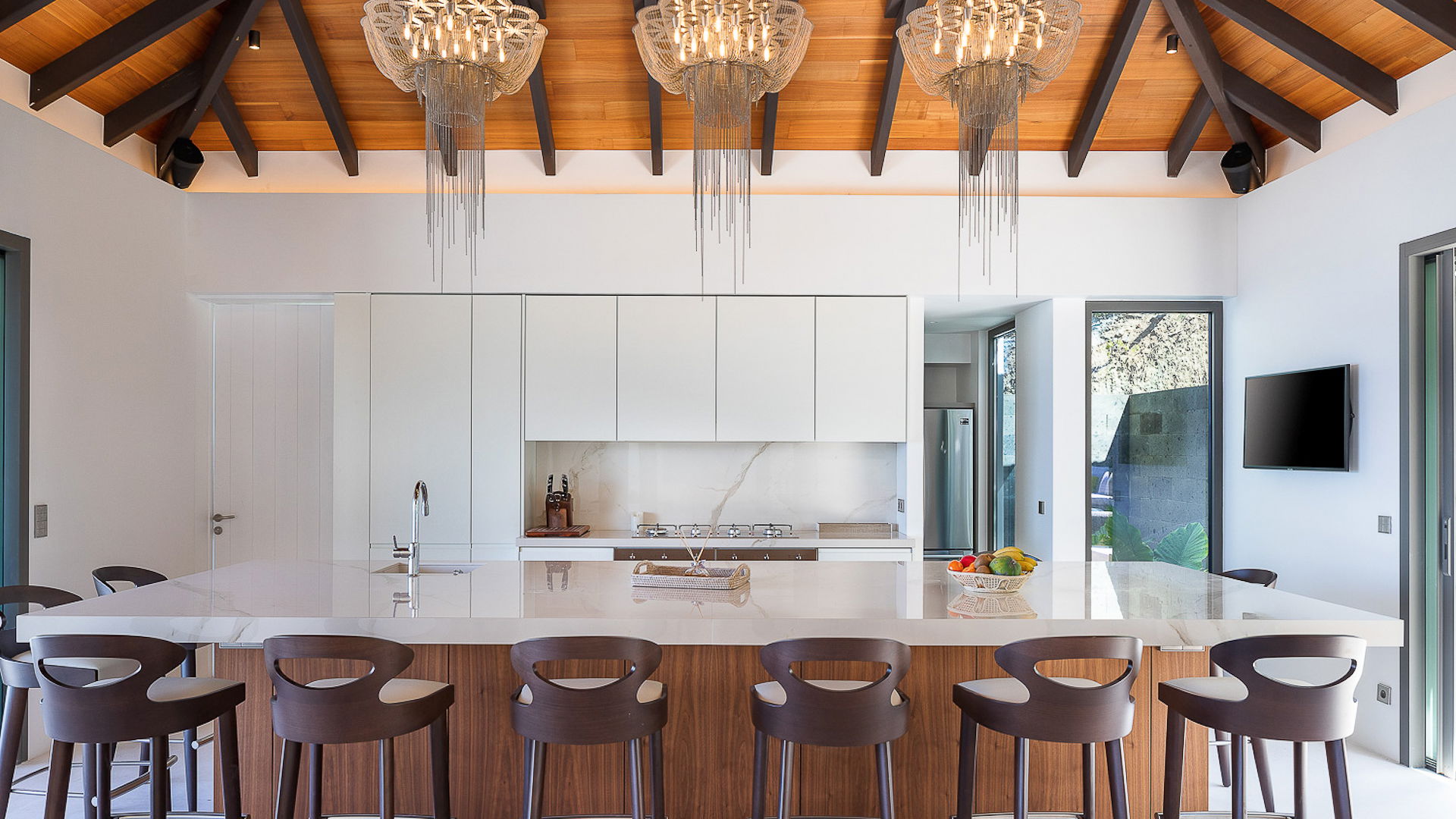 KITCHEN & DINING AREA