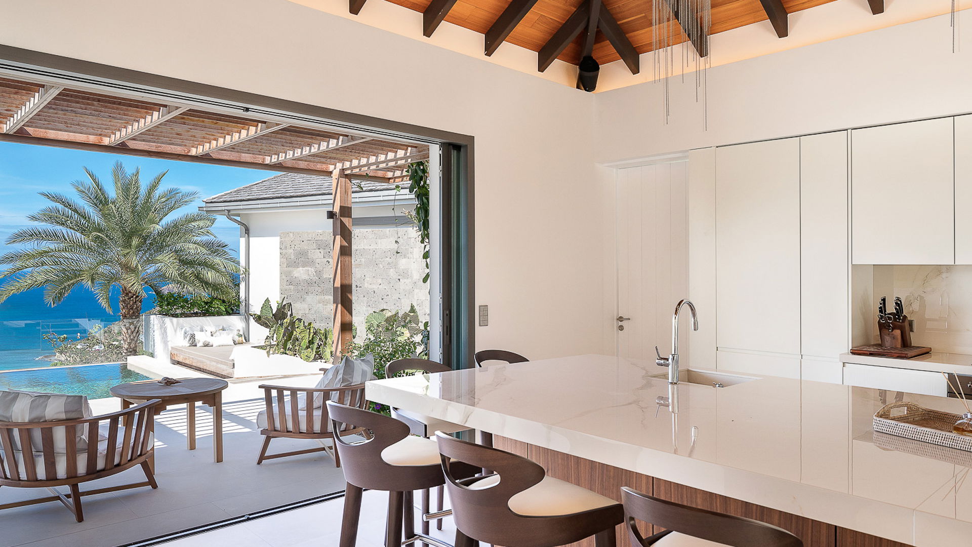 KITCHEN & DINING AREA